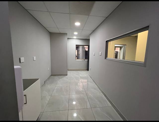 242M² OFFICE TO LET IN ROSEBANK